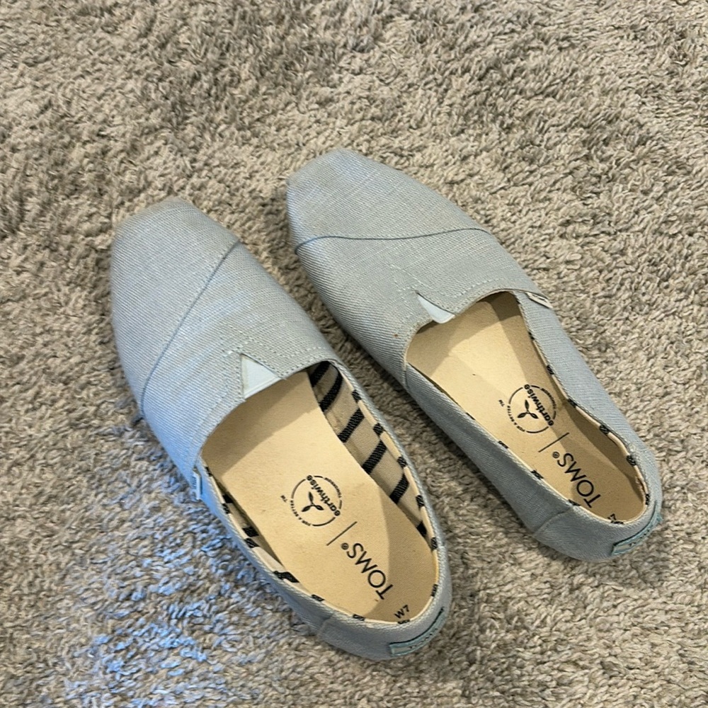 TOMS Flats